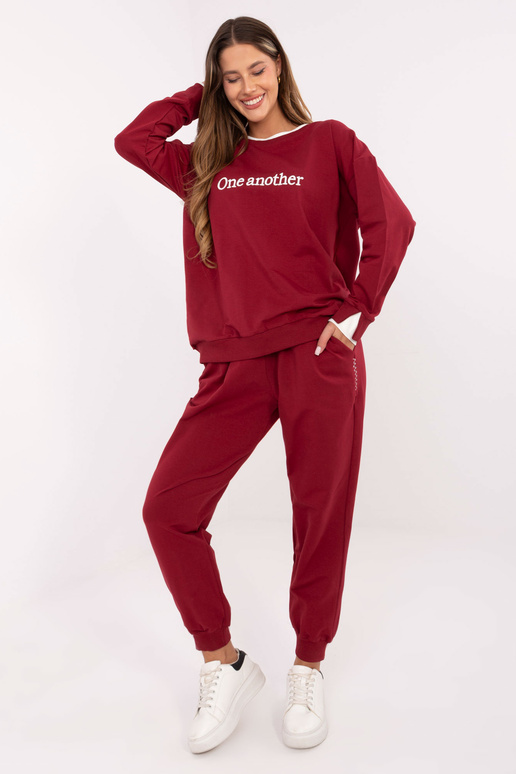 Burgundas komplekts