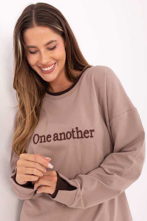 Komplekts tumši smilškrāsā