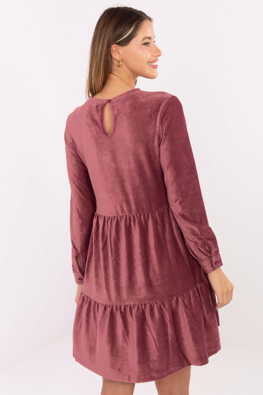 Kleita tumši rozā krāsā