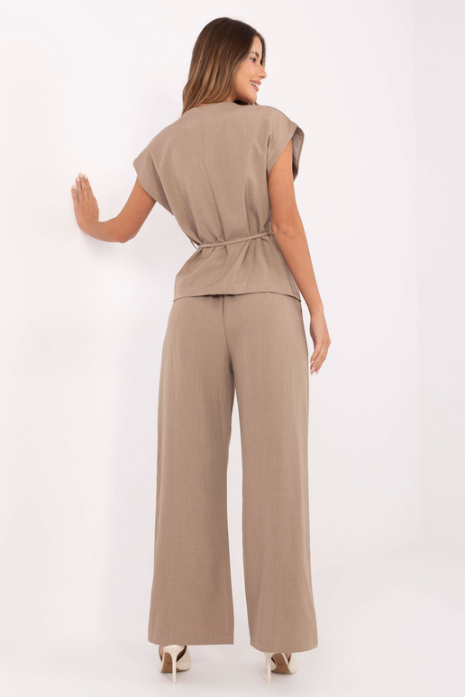 Komplekts tumši smilškrāsas