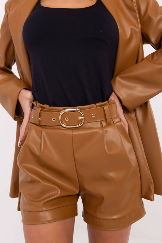 Šorti kamieļa krāsā