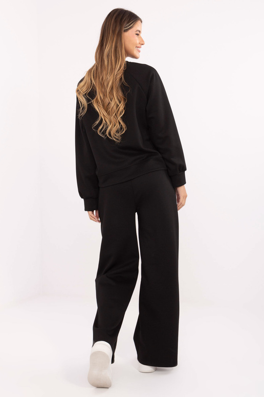 Melns komplekts Melns komplekts