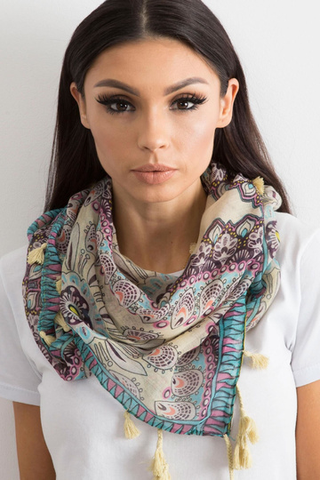 Gaiši dzeltena lakatiņa 2