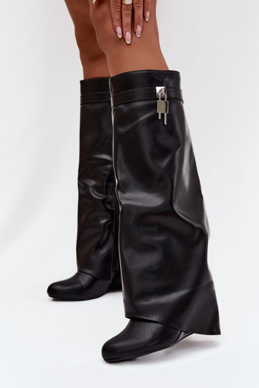 Garie zābaki ar platformu, siksniņām un sudraba detaļām mākslīgajā ādā melnā krāsā Korivelle