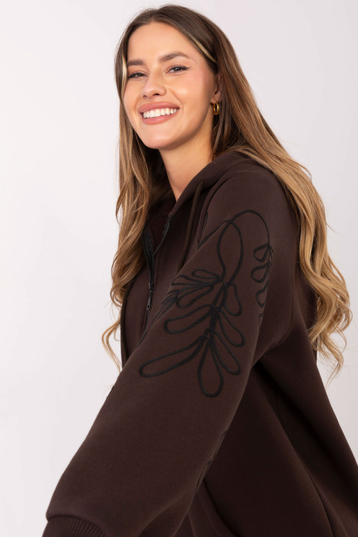 Tumši brūns džemperis