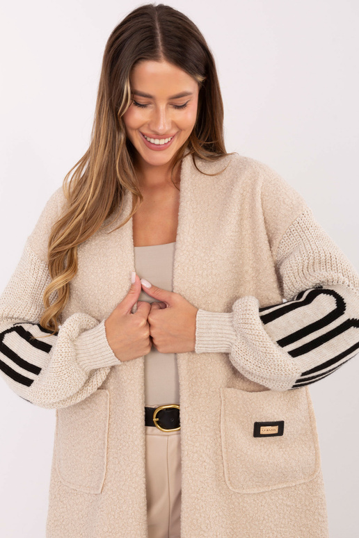 Gaiši smilšains kardigans