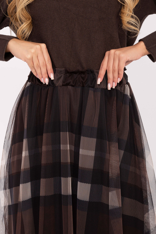 Melni brūni svārki