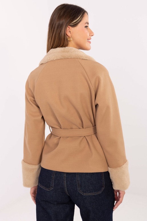 Jaka - kamieļa krāsā