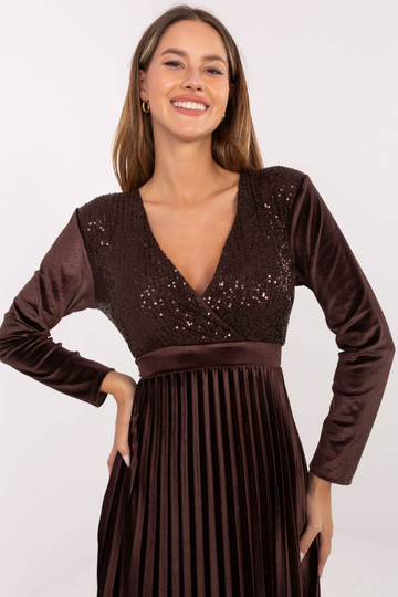 Tumši brūna kleita