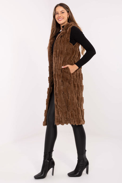 Tumši smilškrāsas veste