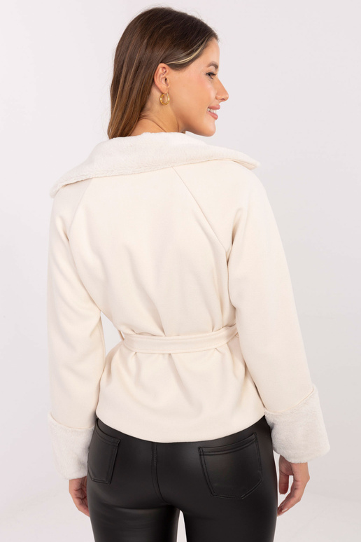 Gaiši smilškrāsas jaka