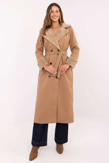 Kamieļa krāsas mētelis