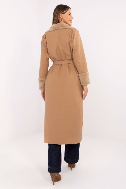 Kamieļa krāsas mētelis