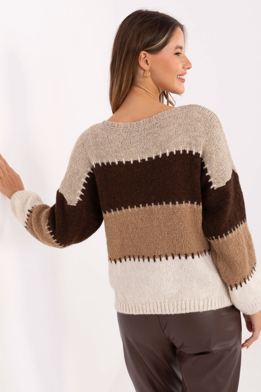 Gaiši smilškrāsas džemperis