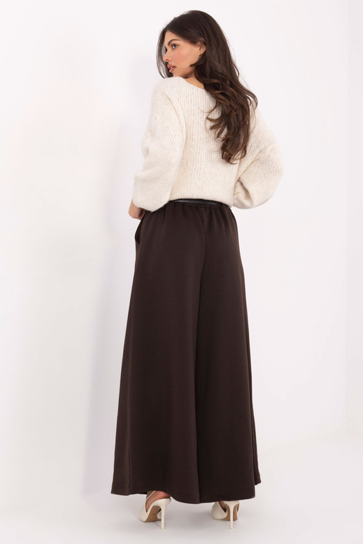 Tumši brūnas bikses