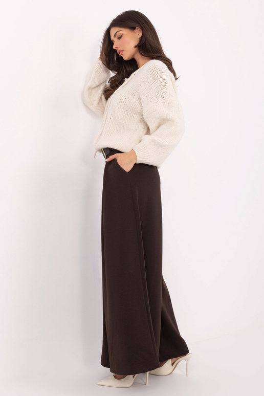 Tumši brūnas bikses