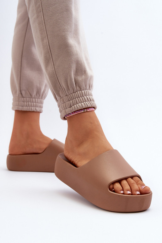  Čības ar masīvu zoli brūnas krāsas Oreithano