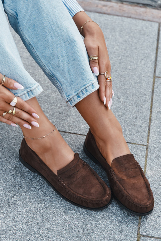 Sieviešu mokasīni ar platām papēžiem no eko zamša brūnā krāsā "Rivianne" Sieviešu mokasīni ar platām papēžiem no eko zamša brūnā krāsā "Rivianne"