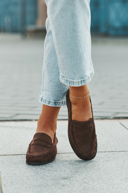 Sieviešu mokasīni ar platām papēžiem no eko zamša brūnā krāsā "Rivianne" Sieviešu mokasīni ar platām papēžiem no eko zamša brūnā krāsā "Rivianne"