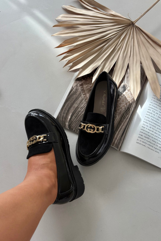 Lakuoti sieviešu mokasīni ar zelta krāsas detaļām S.Barski HY52-540 melnā krāsā Lakuoti sieviešu mokasīni ar zelta krāsas detaļām S.Barski HY52-540 melnā krāsā