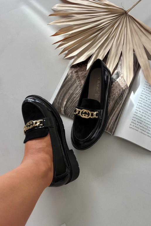 Lakuoti sieviešu mokasīni ar zelta krāsas detaļām S.Barski HY52-540 melnā krāsā Lakuoti sieviešu mokasīni ar zelta krāsas detaļām S.Barski HY52-540 melnā krāsā