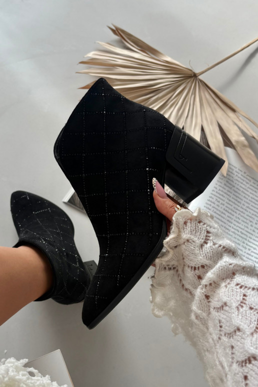 Sieviešu zābaki ar dekorāciju D&A MR52-133 melnā krāsā