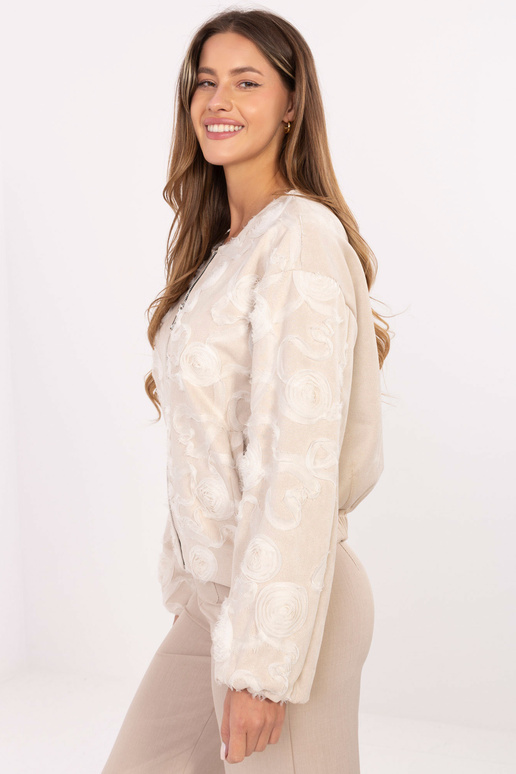 IT jaka gaiši smilškrāsas