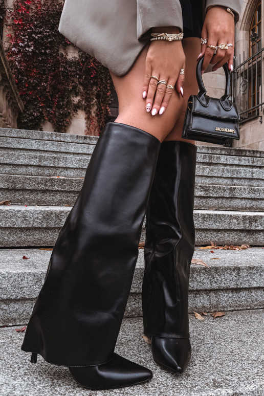 Siltināti garie zābaki ar plāniem papēžiem un iegriezumu melnā krāsā Tamonia