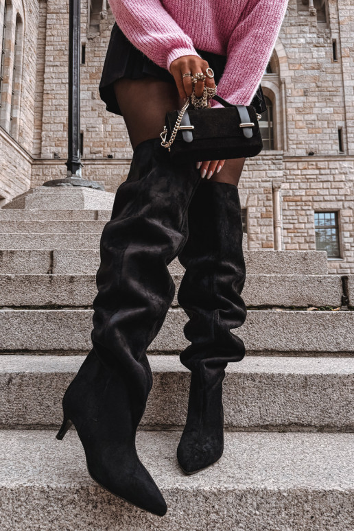 Iespraužami sieviešu augstie zābaki ar plāniem papēžiem melnā krāsā Ysolienne Iespraužami sieviešu augstie zābaki ar plāniem papēžiem melnā krāsā Ysolienne