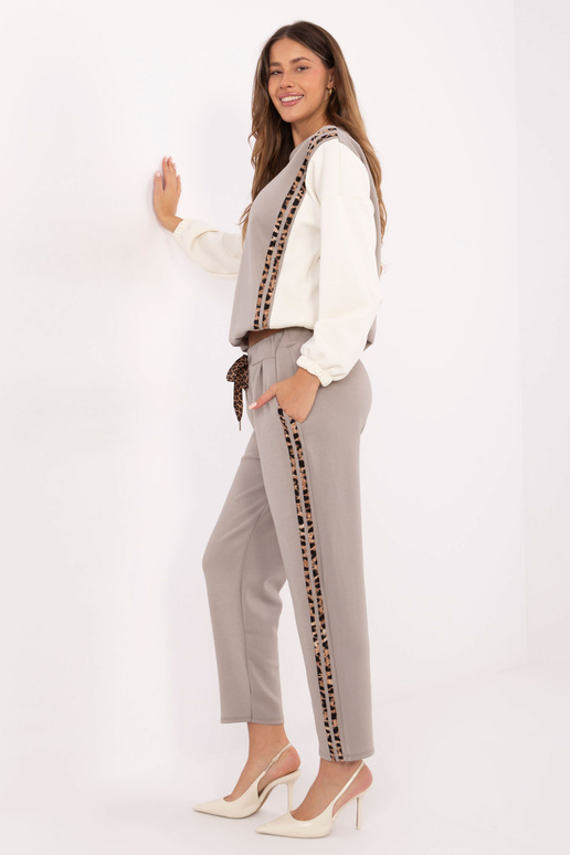 Komplekts tumši smilšu krāsā Komplekts tumši smilšu krāsā