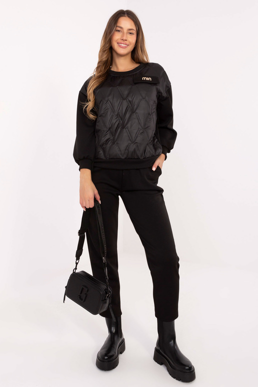 Komplekts melns Komplekts melns