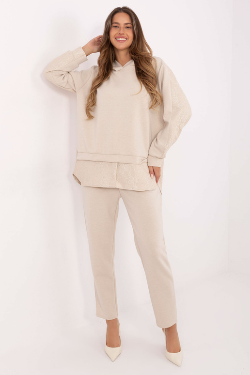 Komplekts gaiši smilšu krāsā Komplekts gaiši smilšu krāsā