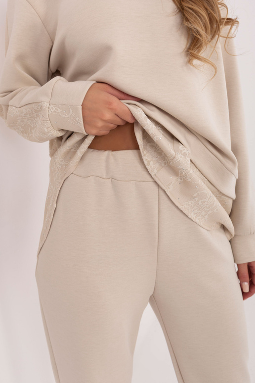 Komplekts gaiši smilšu krāsā Komplekts gaiši smilšu krāsā