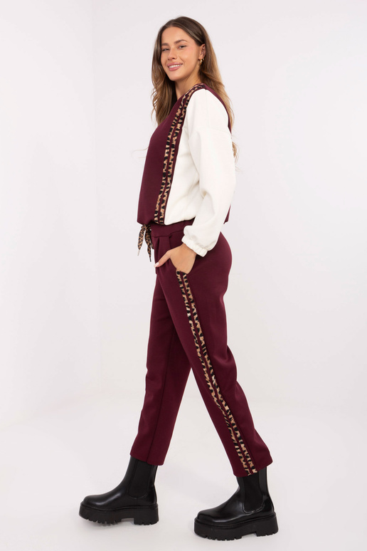 Komplekts bordo krāsā Komplekts bordo krāsā