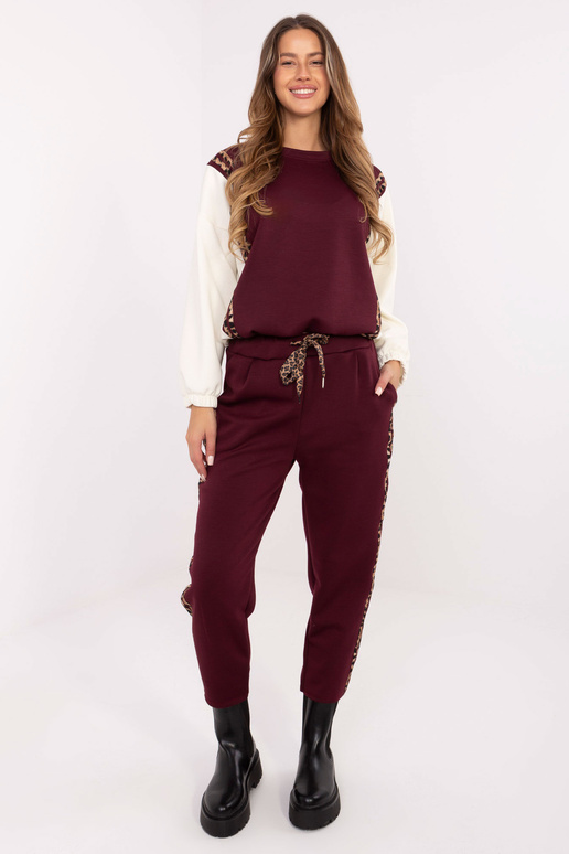 Komplekts bordo krāsā Komplekts bordo krāsā