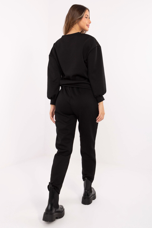 Komplekts melns Komplekts melns