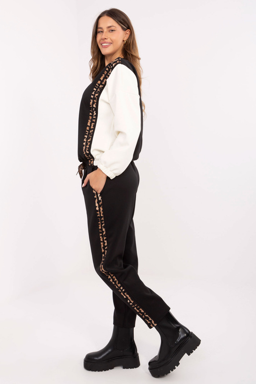 Komplekts melns Komplekts melns