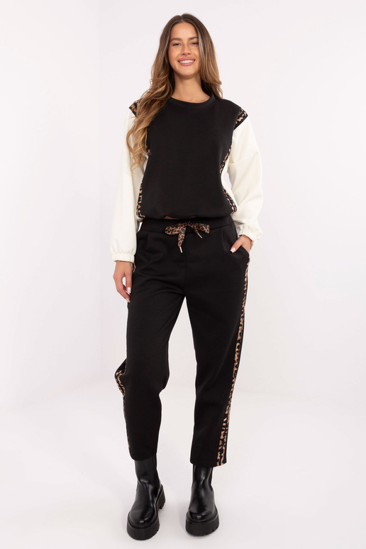 Komplekts melns Komplekts melns