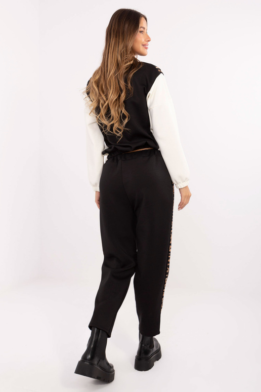 Komplekts melns Komplekts melns