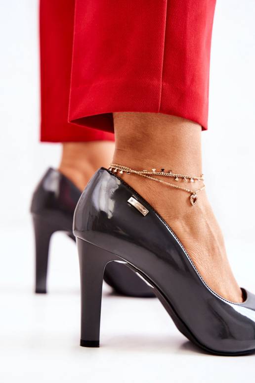 Kurpes laque ar papēdi pelēkas krāsas... Kurpes laque ar papēdi pelēkas krāsas...