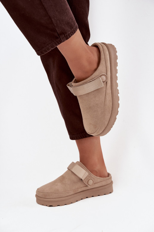 Sieviešu siltās čības ar kažoku iekšpusē un platformu smilšu krāsā Azida