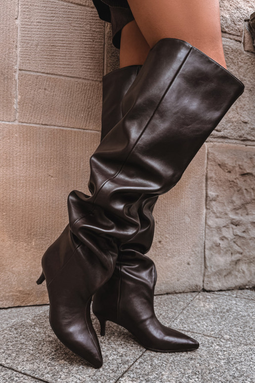 Iespraužami sieviešu augstie zābaki ar plāniem papēžiem šokolādes krāsā Ysolienne Iespraužami sieviešu augstie zābaki ar plāniem papēžiem šokolādes krāsā Ysolienne