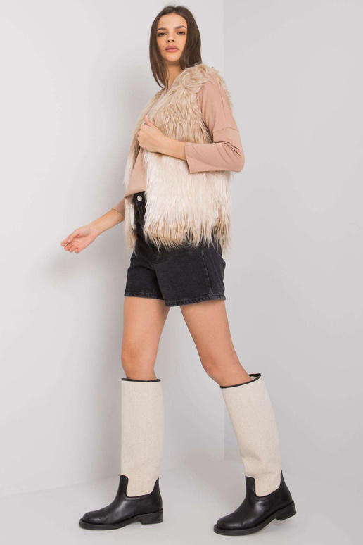 Smilšu krāsas veste