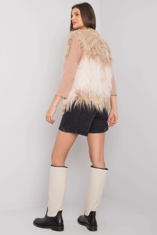 Smilšu krāsas veste