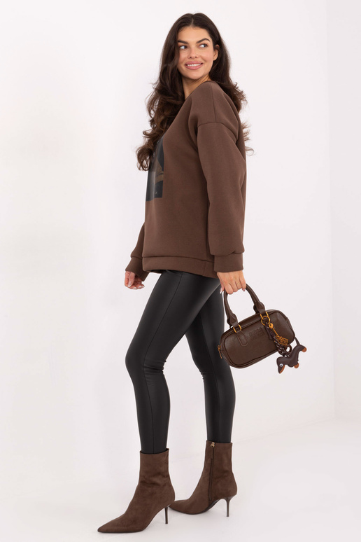 Džemperis brūnā krāsā