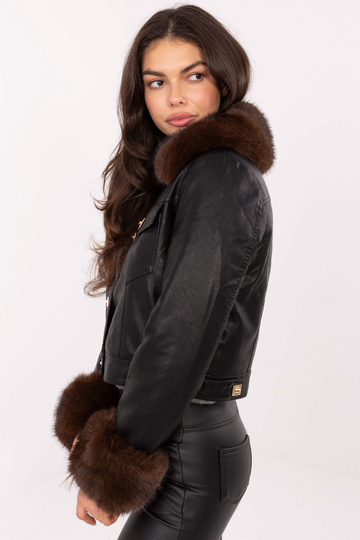 Jaka melnā krāsā 2