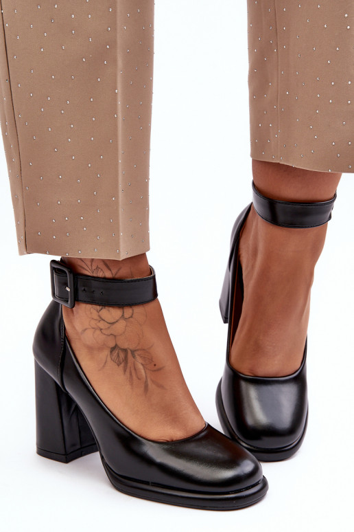 Kurpes ar papēdi ar sprādzēm Melns Idovana