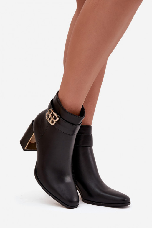 Sieviešu zābaki ar siksniņām un zelta krāsas detaļām melnā krāsā "Galinne"