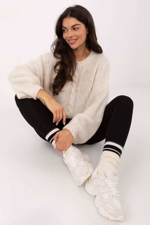 Gaiši smilškrāsas džemperis