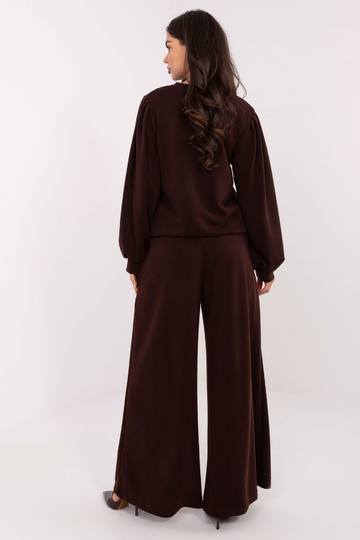 Tumši brūnas bikses